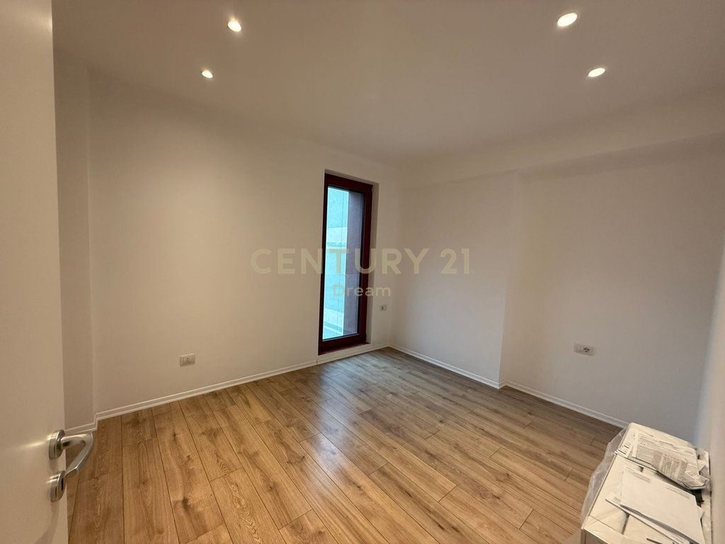 UFFICIO IN AFFITTO (vicino al centro) Via Kavajes