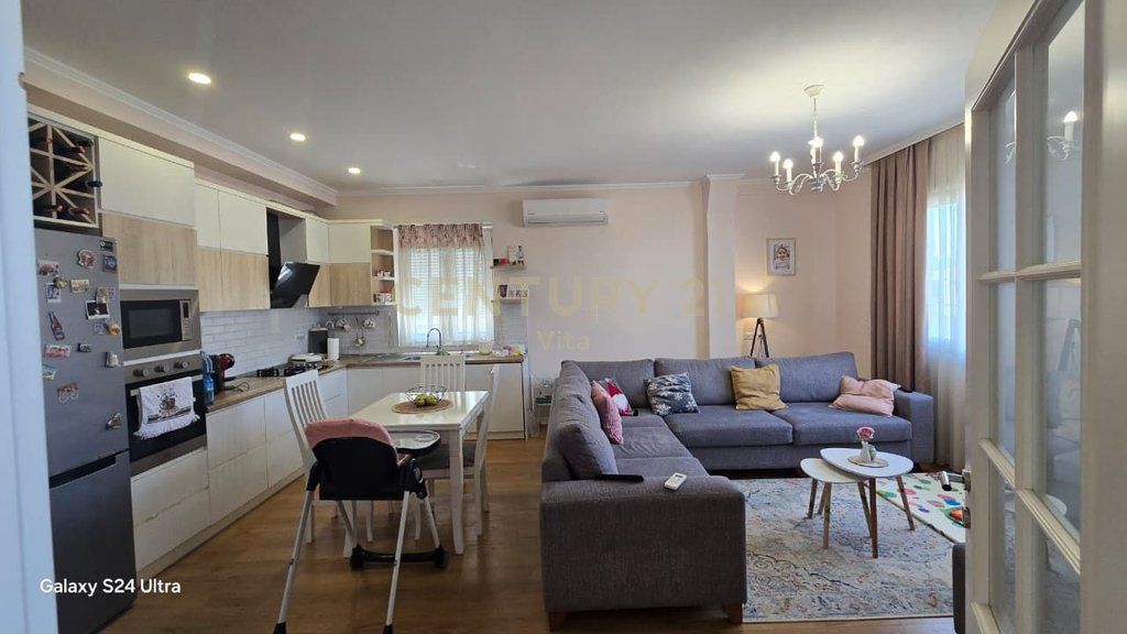 Villa su 3 piani in vendita a Durrës, !!