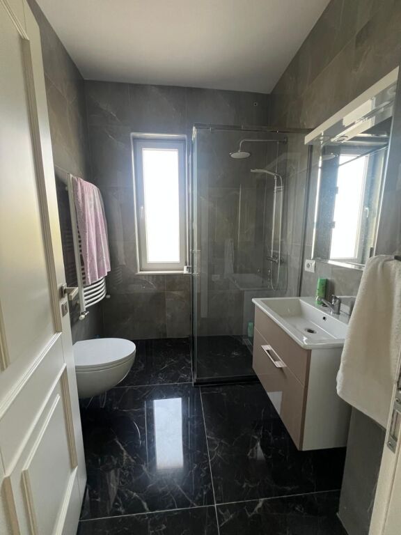 VENDESI APPARTAMENTO 2+1 + 2 BAGNI + 3 BALCONI / Complesso Latifi, Kinostudio