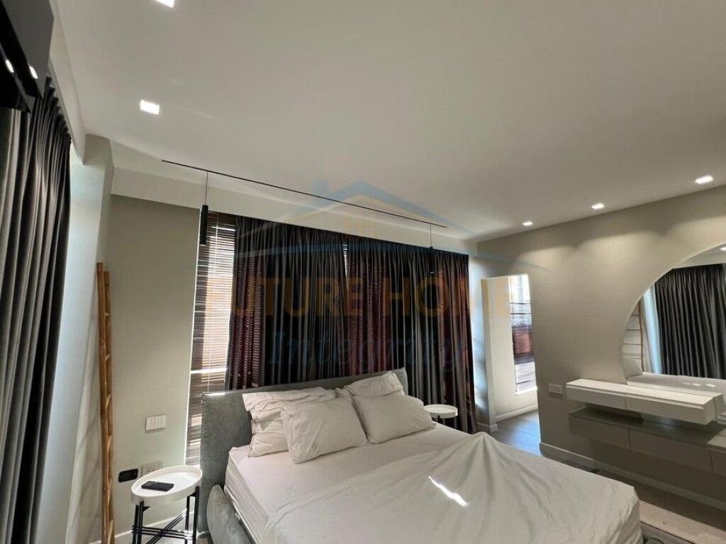 Shitet, Apartament 1+1+Verandë+Garderobë, Sauk, Tiranë.