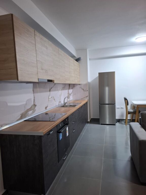 🏡 Apartament me Qira 3 PLUS 1 – Rruga 5 Maji, Pallatet e Bashkisë, Tiranë