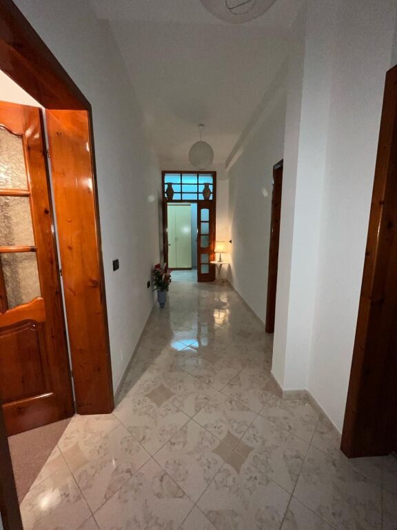 🏡 IN AFFITTO | APPARTAMENTO 3+1+2+2 IN AFFITTO – VLORË, SKELE (VIA PRINCIPALE)
