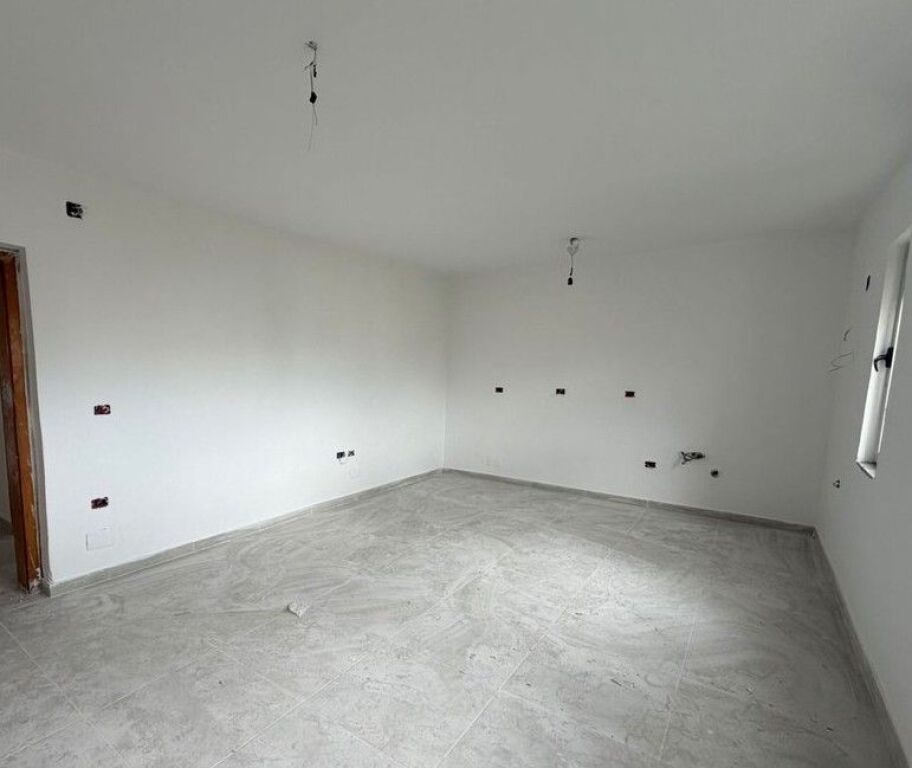 APARTAMENT 2+1 PER SHITJE TE ALI DEMI!