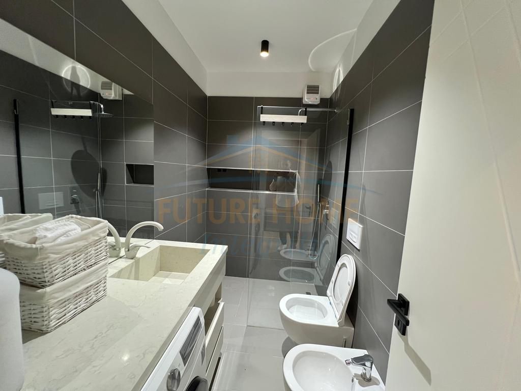 Shitet, Apartament 1+1+Verandë+Garderobë, Sauk, Tiranë.