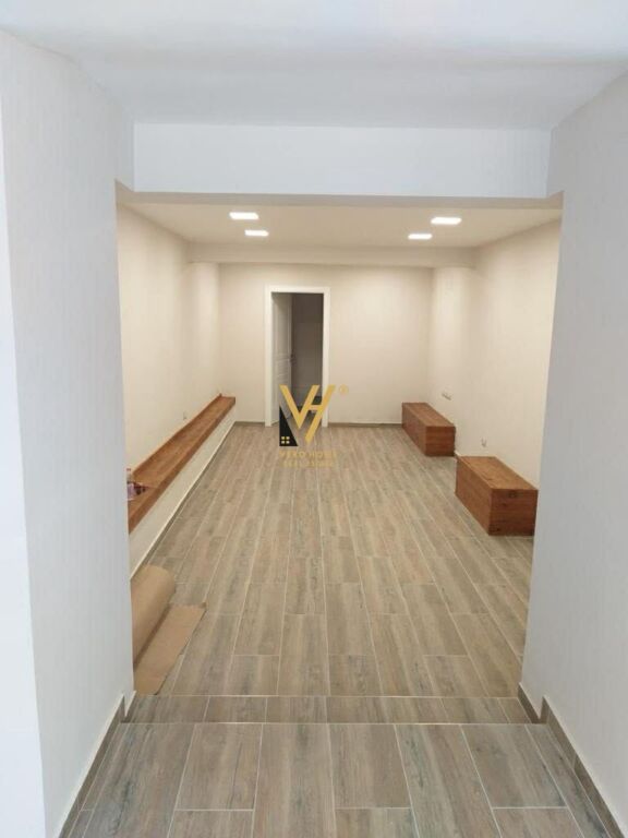 SHOP FOR RENT 40 M2 ON DURRESIT STREET 65,000 LEKE