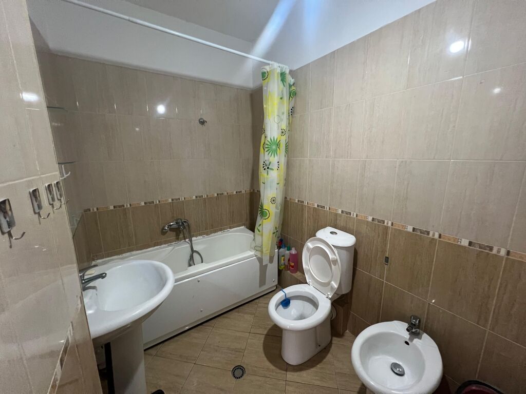 2+1 In Affitto, Astir, Hotel Marinaj