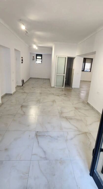 Locale Commerciale in Affitto a Brryli, Tirana