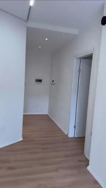 UFFICIO IN AFFITTO 135 M2 PAZARI I RI 150.000 LEKE FH-73530