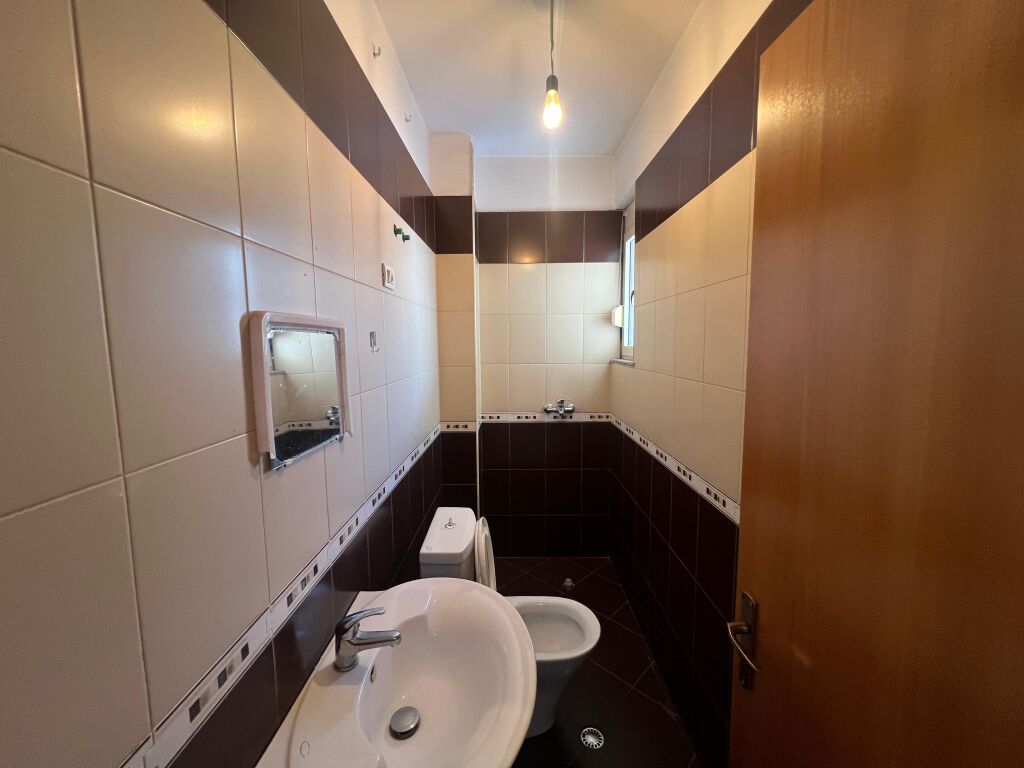 2+1 In Affitto, Astir, Hotel Marinaj