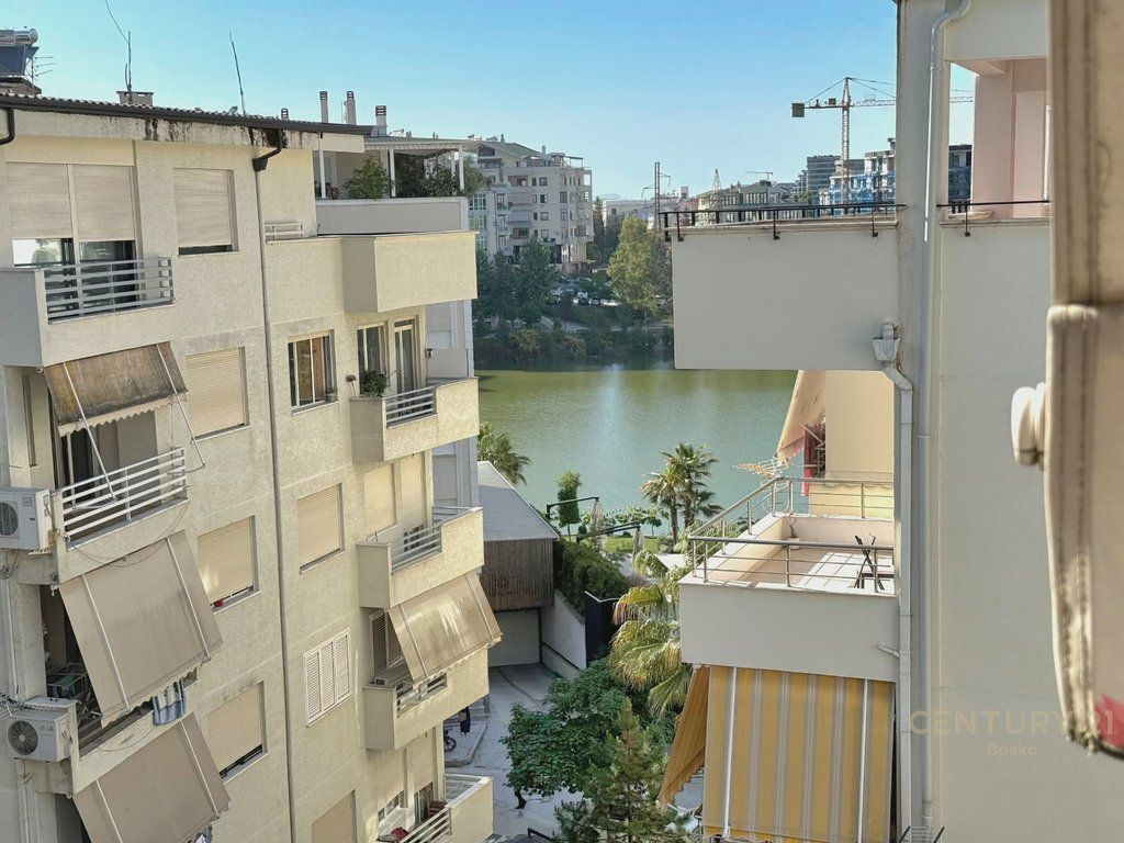 Apartament 1+1+Garazhd per shitje tek Liqeni i Thate