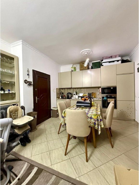 Apartament 1+1 per shitje tek Pallatet Cabej