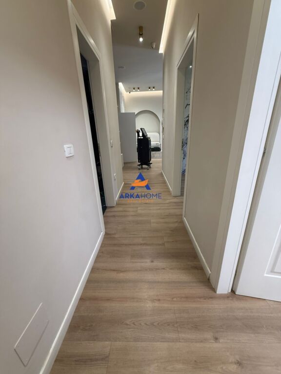 JEPET AMBIENT BIZNESI ME QERA 140M2 "KOMPLEKSI OLIMPIK" 1500 EURO