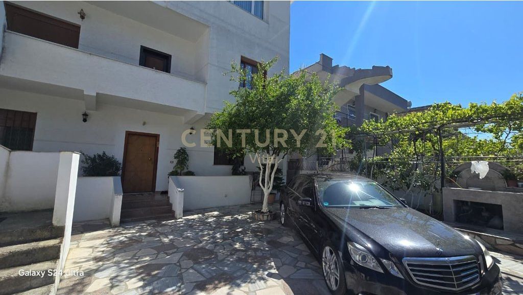 Villa su 3 piani in vendita a Durrës, !!