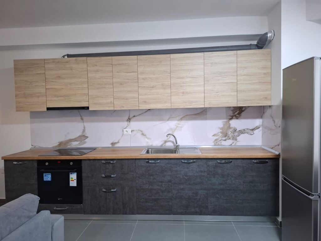 🏡 Apartament me Qira 3 PLUS 1 – Rruga 5 Maji, Pallatet e Bashkisë, Tiranë