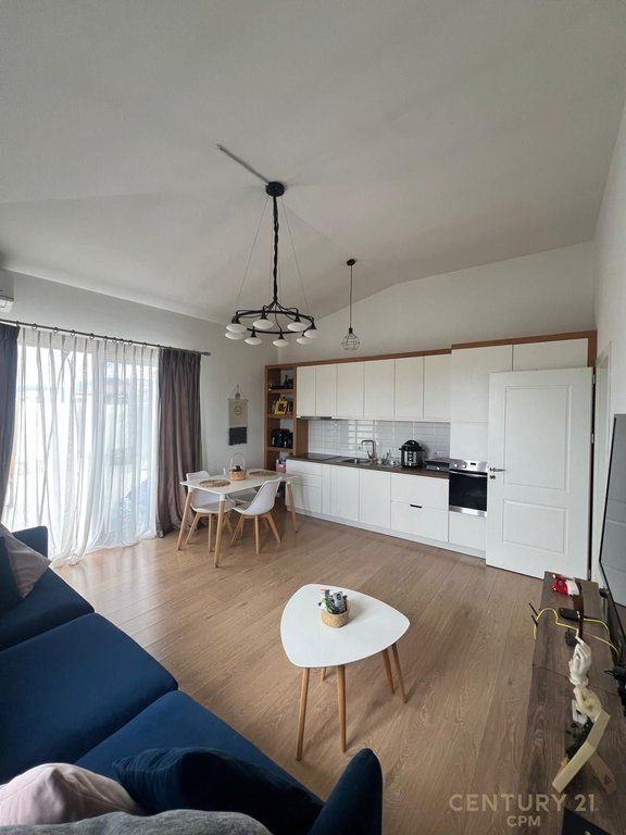Shitet Apartament 1+1 + Verand tek Fresku! 130,000 €