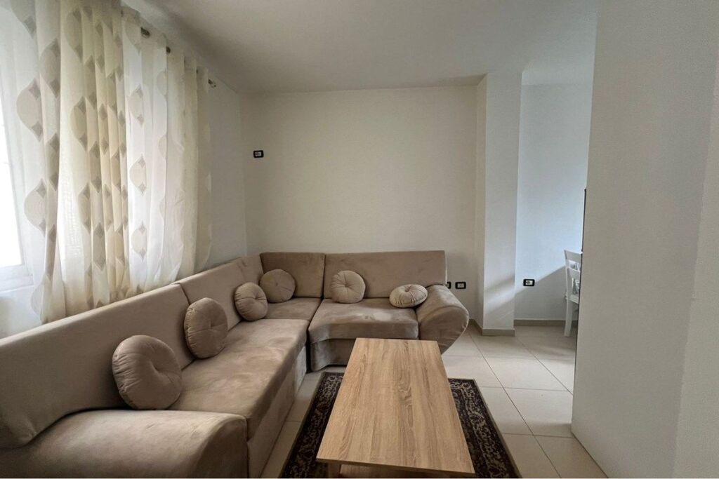 Apartament 1+1+Verandë për Qira tek Fortuzi!