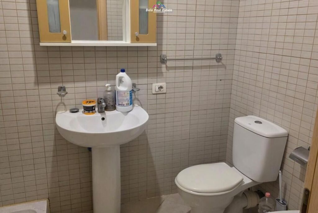 Zyre Me Qera Tek 21 Dhjetori (ID BZ2950) Tirane