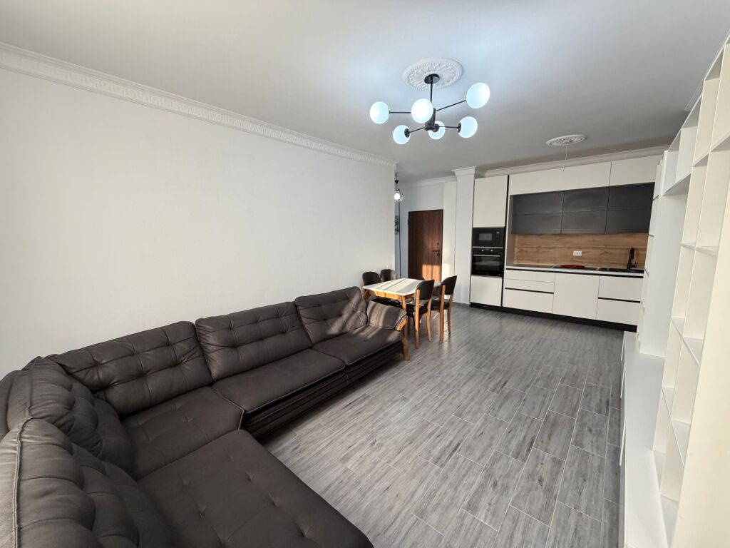 🏡 Appartamento 2+1+2 in affitto  55,000 lekë  📍 Zona: Yzberisht / Grand Gallery