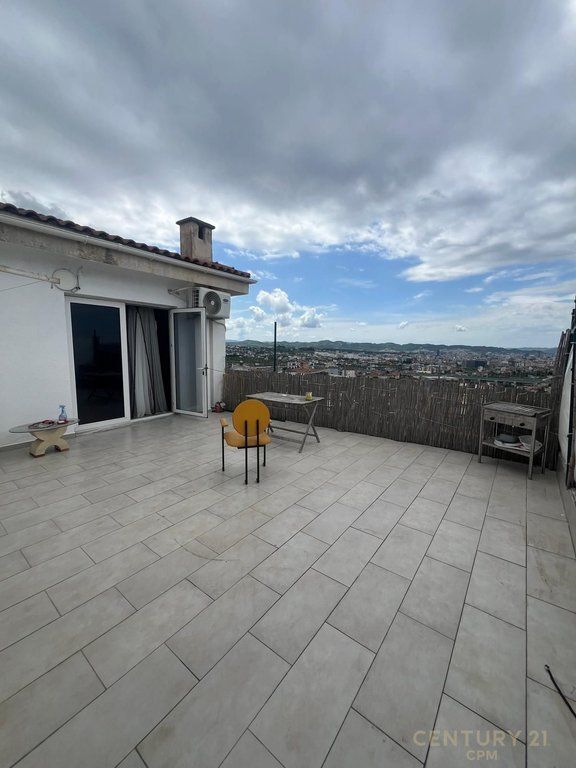 Shitet Apartament 1+1 + Verand tek Fresku! 130,000 €