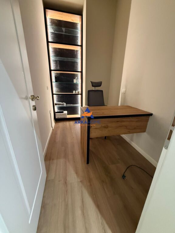 JEPET AMBIENT BIZNESI ME QERA 140M2 "KOMPLEKSI OLIMPIK" 1500 EURO