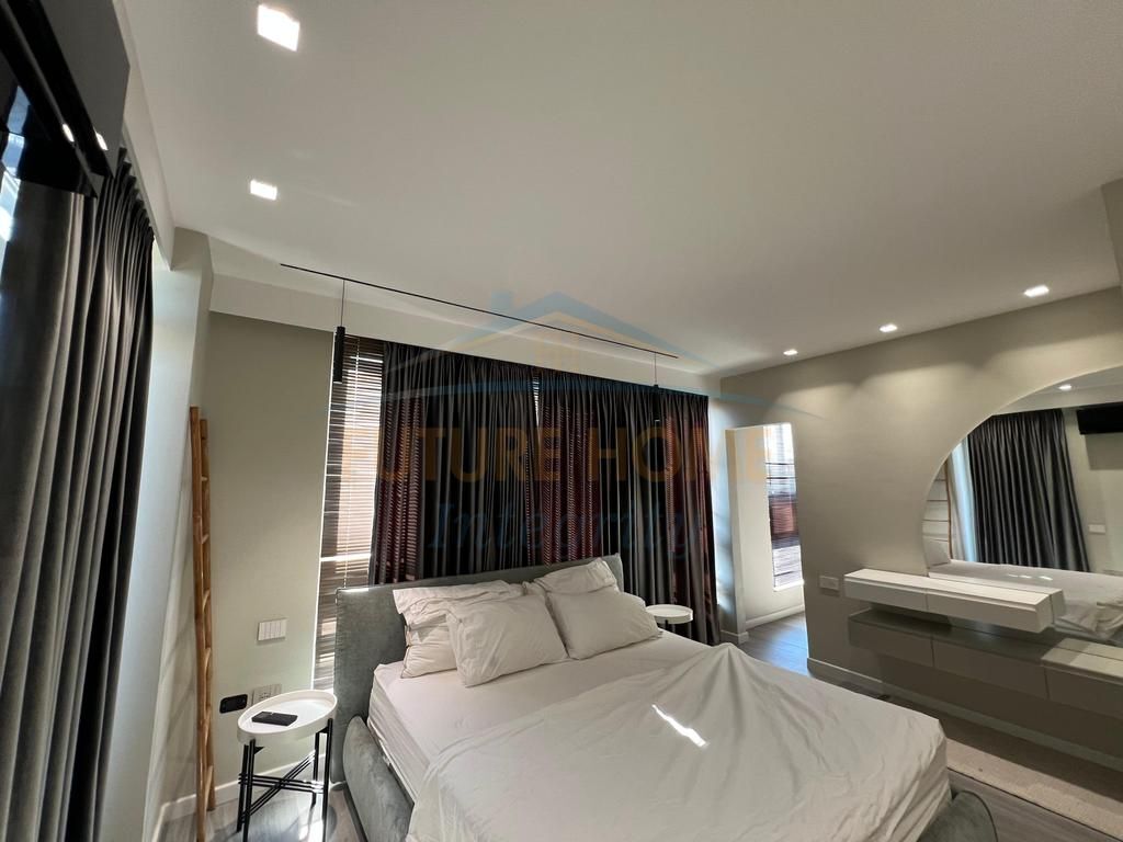 Shitet, Apartament 1+1+Verandë+Garderobë, Sauk, Tiranë.