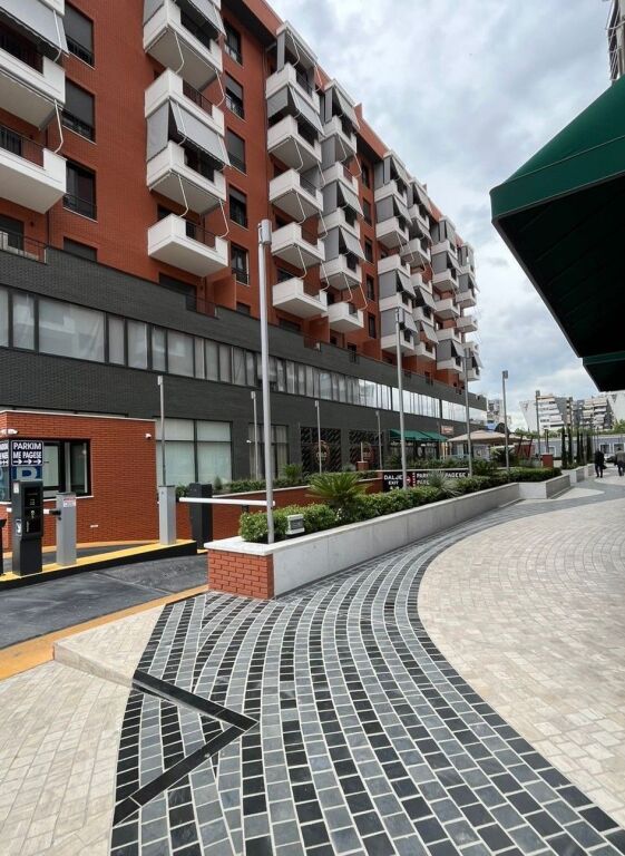 🏢 Negozio in Affitto presso il Complesso Delijorgji