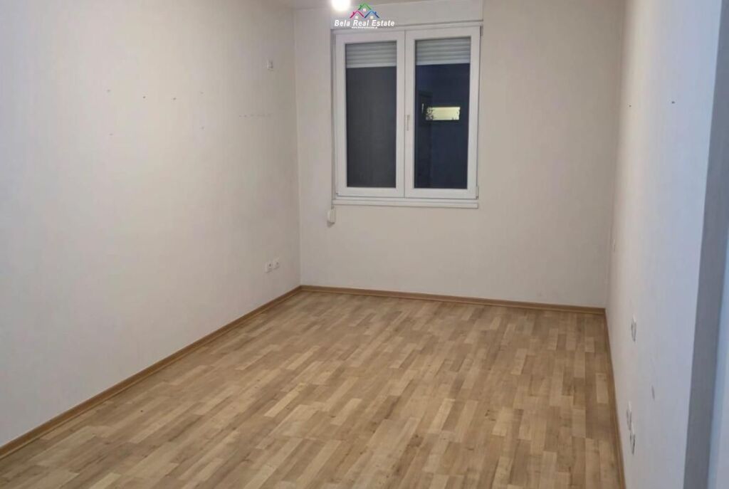 Zyre Me Qera Tek 21 Dhjetori (ID BZ2950) Tirane