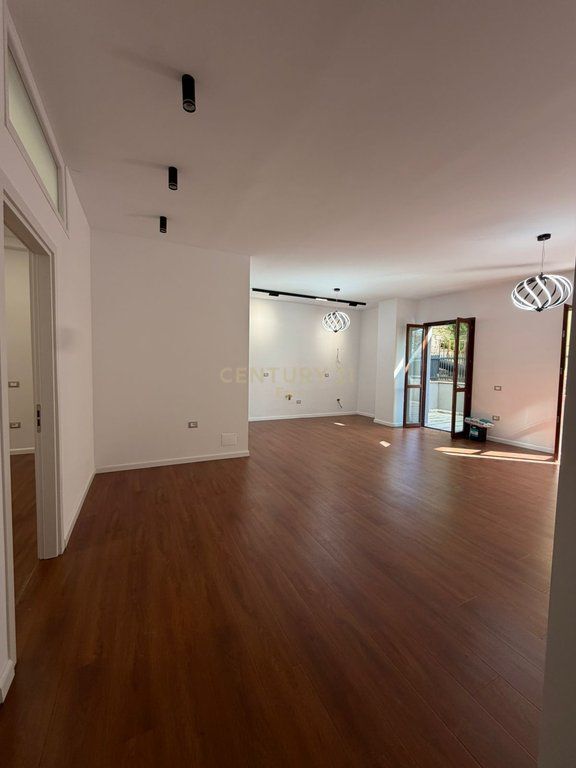 PËR SHITJE APARTAMENT 2+1+2 BANJO DHE VERANDË, SEFER EFENDIU, DURRËS!