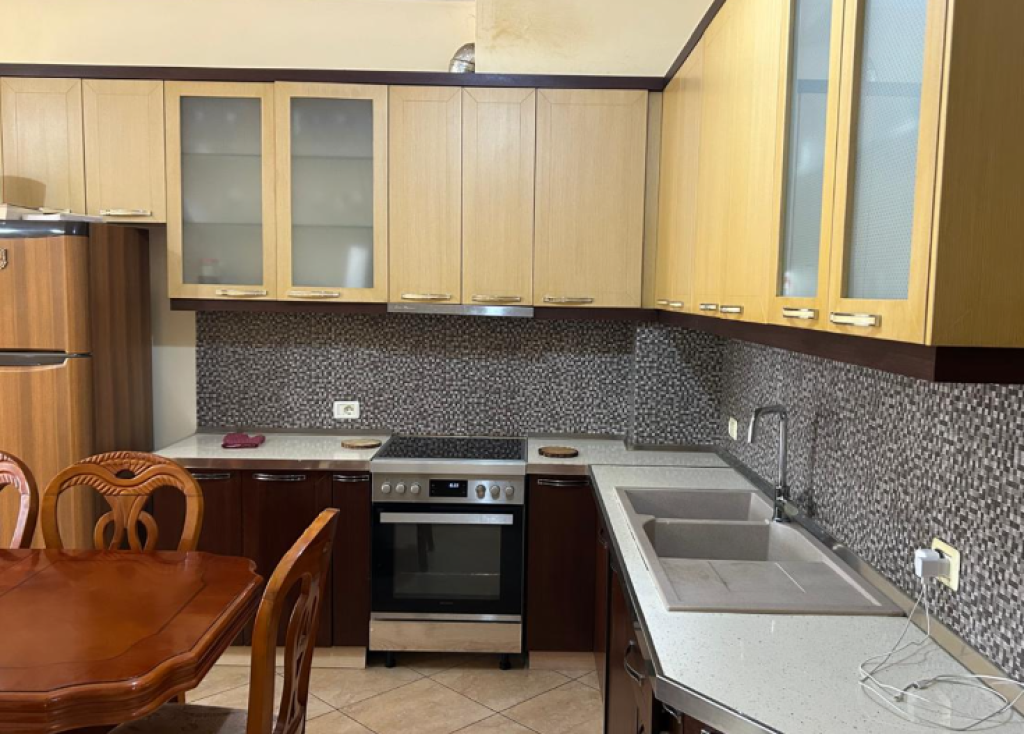 Apartament 2+1 për Shitje | Pranë Casa Italia