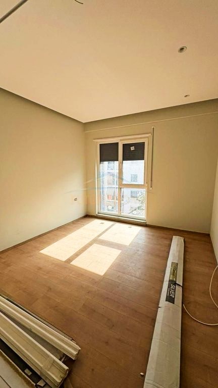 Shitet, Apartament 1+1, 5 Maji, Tirane.