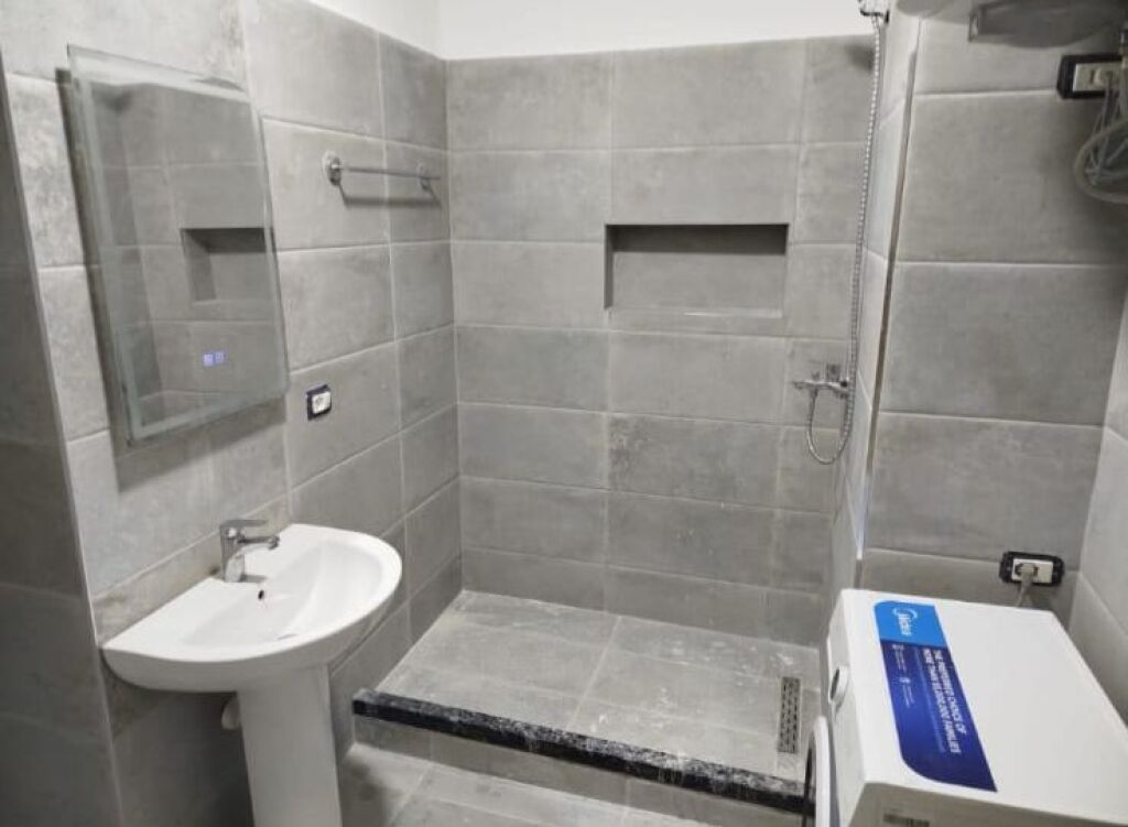 Jepet me qera Apartamenti 1+1 , Astir prane Rrethrrotullimit 400 Mije leke