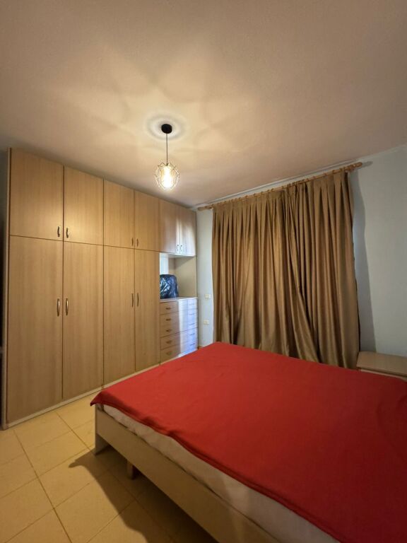 2+1 apartment for rent at Komuna e Parisit