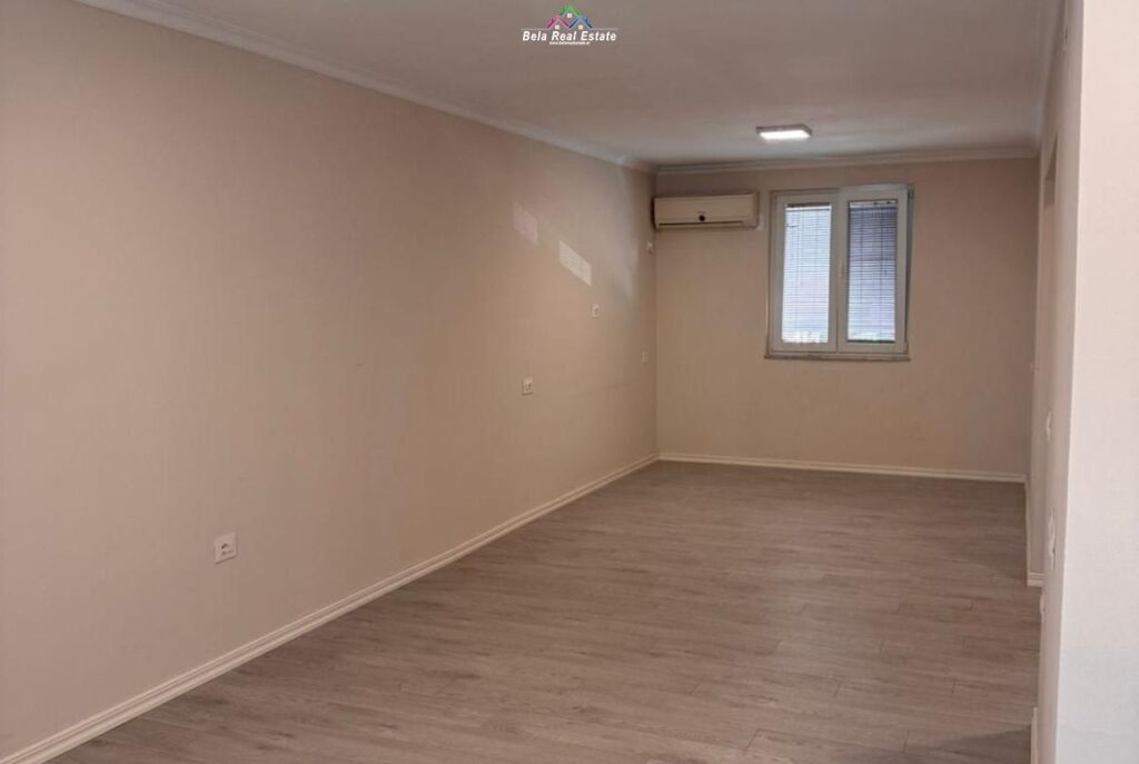 Zyre Me Qera 1+1 Tek 21 Dhjetori (ID BZ2951) Tirane