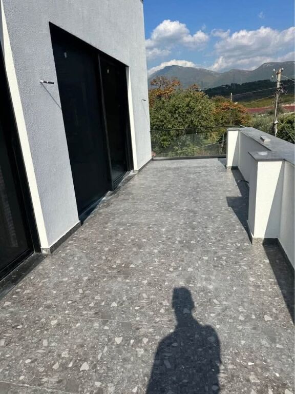 JEPET ME QERA NJESI SHERBIMI  TOKE - BERZHITE, TIRANE