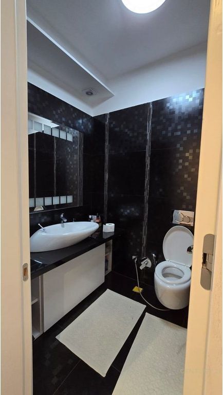 JEPET ME QERA PENTHOUSE 3+1+2 ME VERANDE + POST PARKIMI, LIQENI I THATE!!!