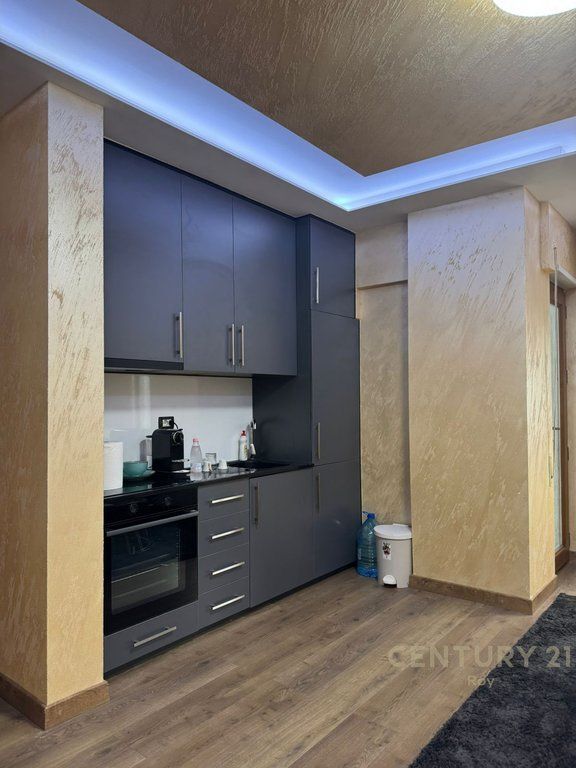 SHITET APARTAMENT 2+1 VIJE E PARE ME DETIN NE MALIN E ROBIT , DURRES !
