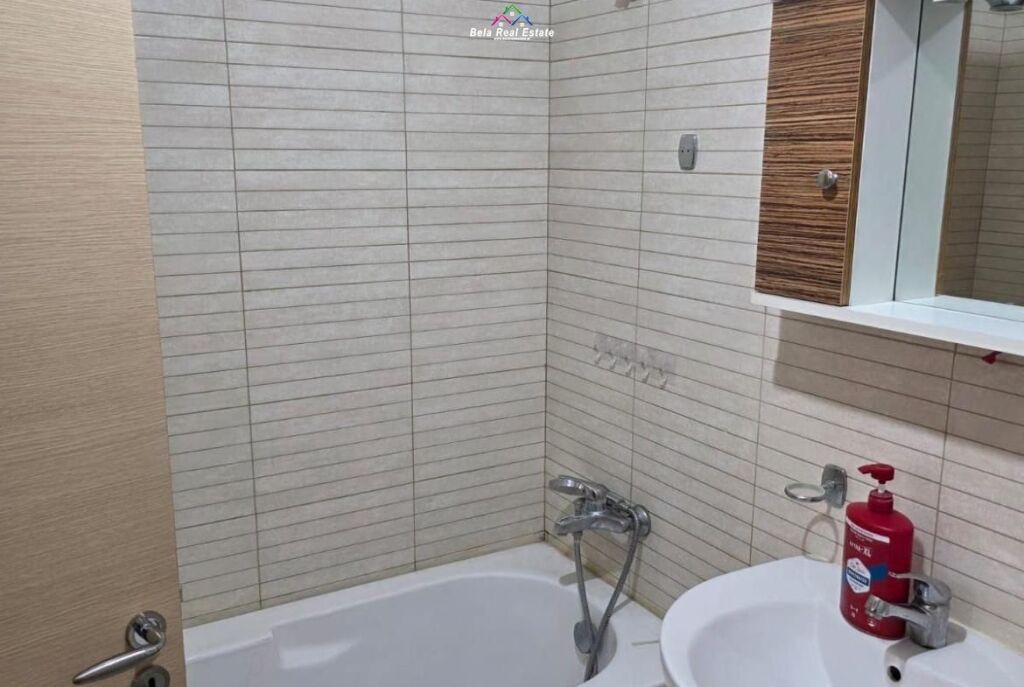 Zyre Me Qera Tek 21 Dhjetori (ID BZ2950) Tirane