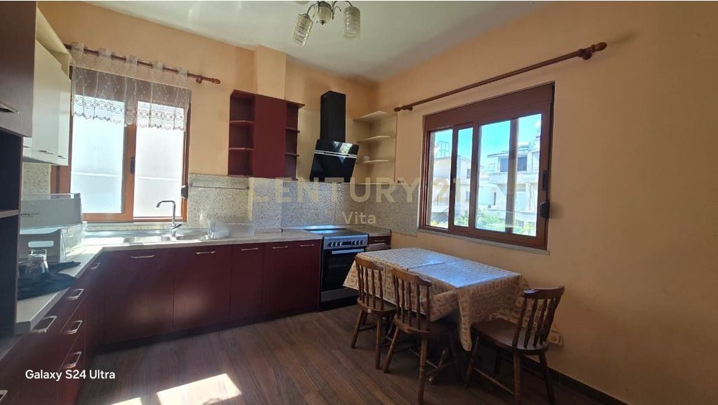 Villa su 3 piani in vendita a Durrës, !!