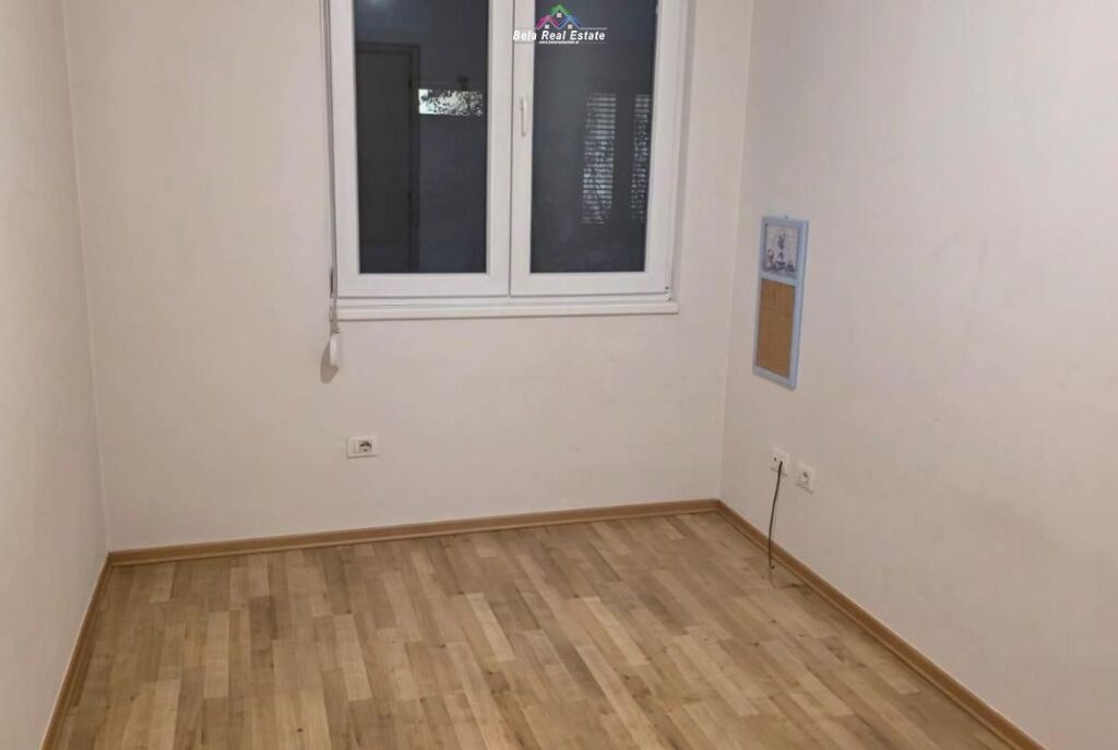 Zyre Me Qera Tek 21 Dhjetori (ID BZ2950) Tirane