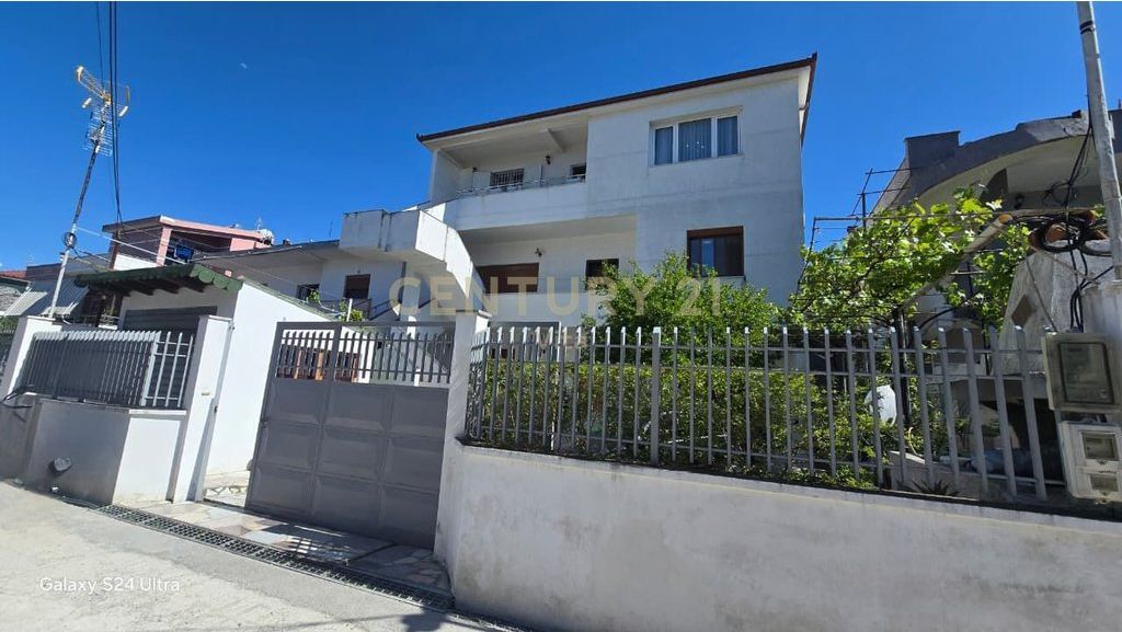 Villa su 3 piani in vendita a Durrës, !!