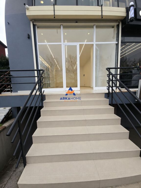 BUSINESS UNIT FOR RENT 70.15M2 "YELLOW PALACES" 650 EURO