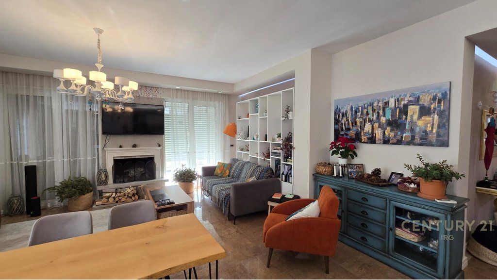 IN AFFITTO PENTHOUSE 3+1+2 CON VERANDA + POSTO AUTO, LAGO ASCIUTTO!!! 1.600 € /Mese