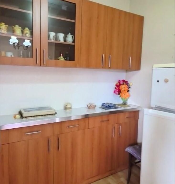 Tek Rruga Irfan Tomini Shitet Apartament 1+1 Me Çmim Okazion