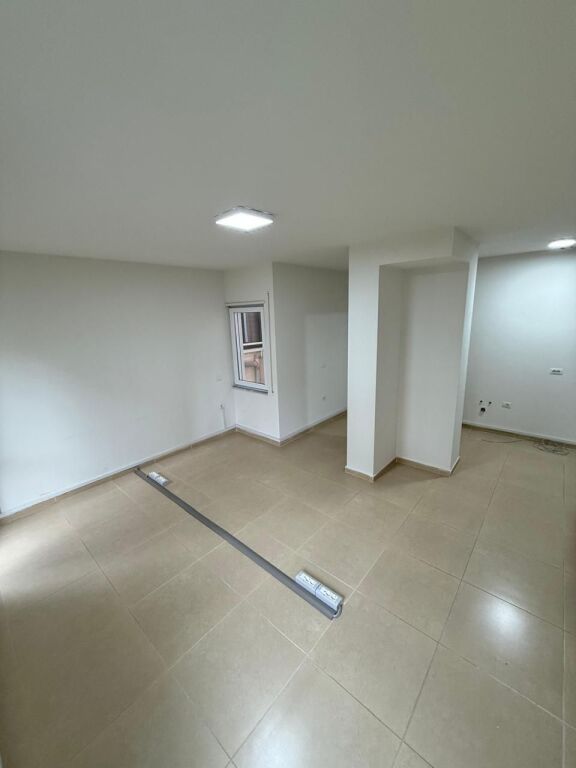 AMBIENT ZYRE PER QERA TEK RRUGA E KOSOVAREVE