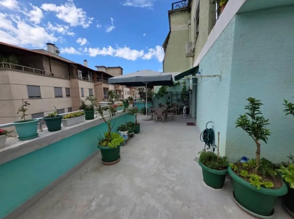 SHITET APARTAMENT 2+1+2 + Verande - Fresku, Tirane
