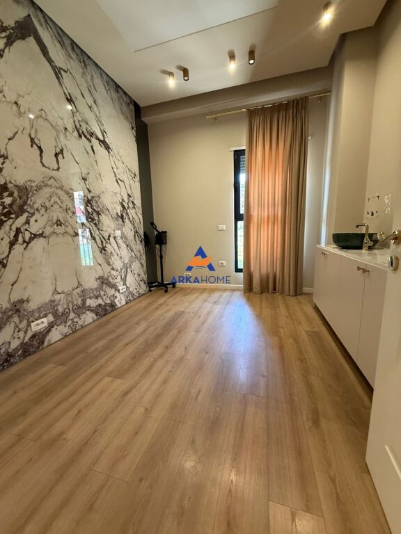 JEPET AMBIENT BIZNESI ME QERA 140M2 "KOMPLEKSI OLIMPIK" 1500 EURO