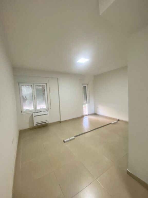 AMBIENT ZYRE PER QERA TEK RRUGA E KOSOVAREVE
