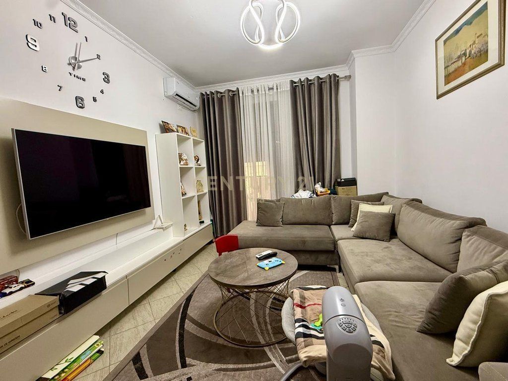 Apartament 1+1 per shitje tek Pallatet Cabej