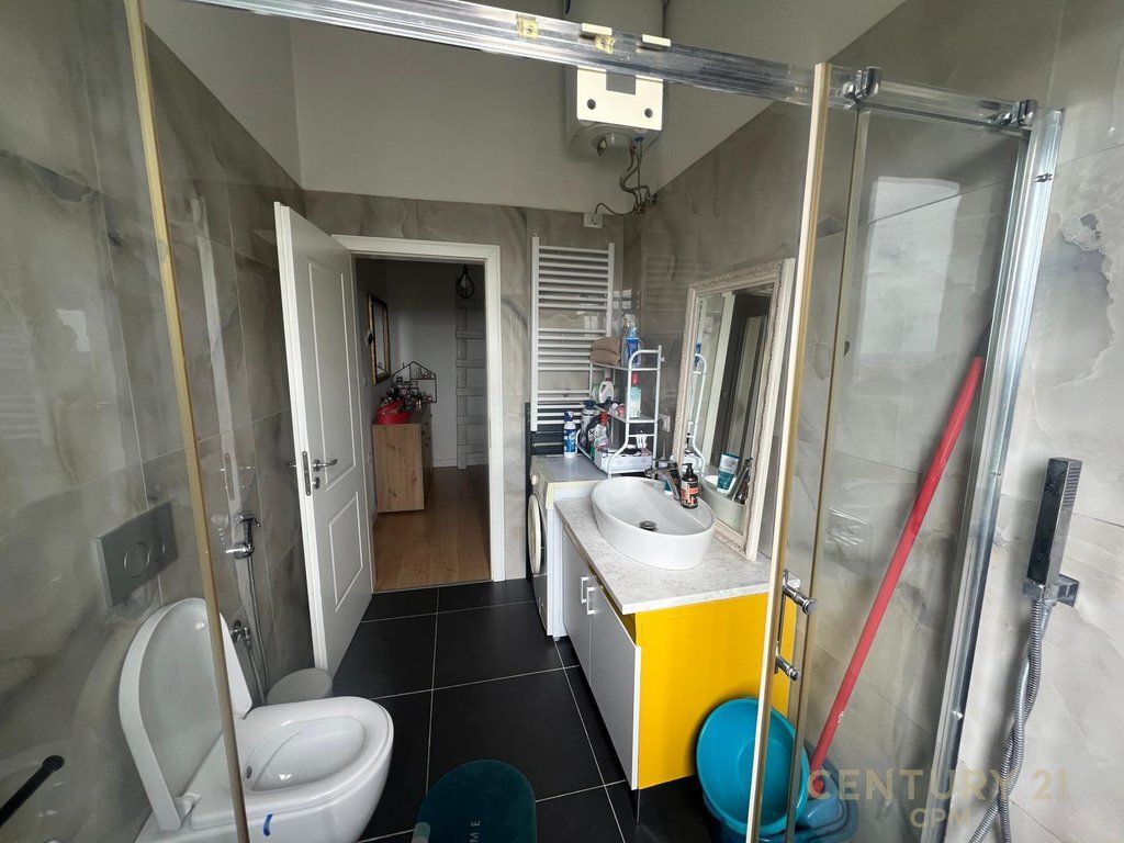 Shitet Apartament 1+1 + Verand tek Fresku! 130,000 €