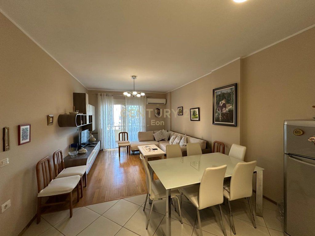 Apartament 2+1+2 për Qira në Qender te Durresit, tek Kazazi!